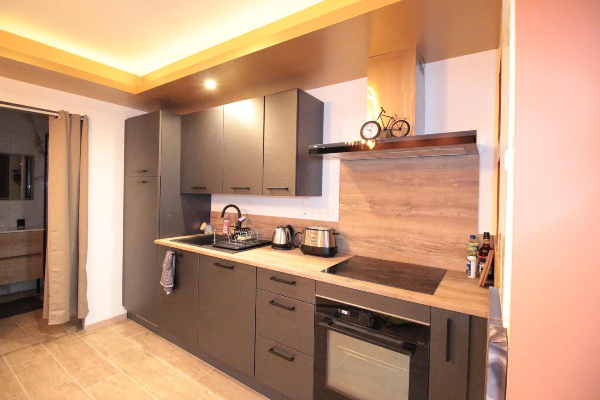 Luxury Studio, Rez De Chaussee, Parking Prive Video Surveillance, Canape Haute Qualite Convertible Couchage 2 Personnes, Centre Ville Proche, Restaurant, Boulangerie 2 Minutes A Pied, Terrasse - 800Metre Carre De Terrain - Gere Par Presta-Zen'Service Verdun-sur-Meuse Eksteriør bilde