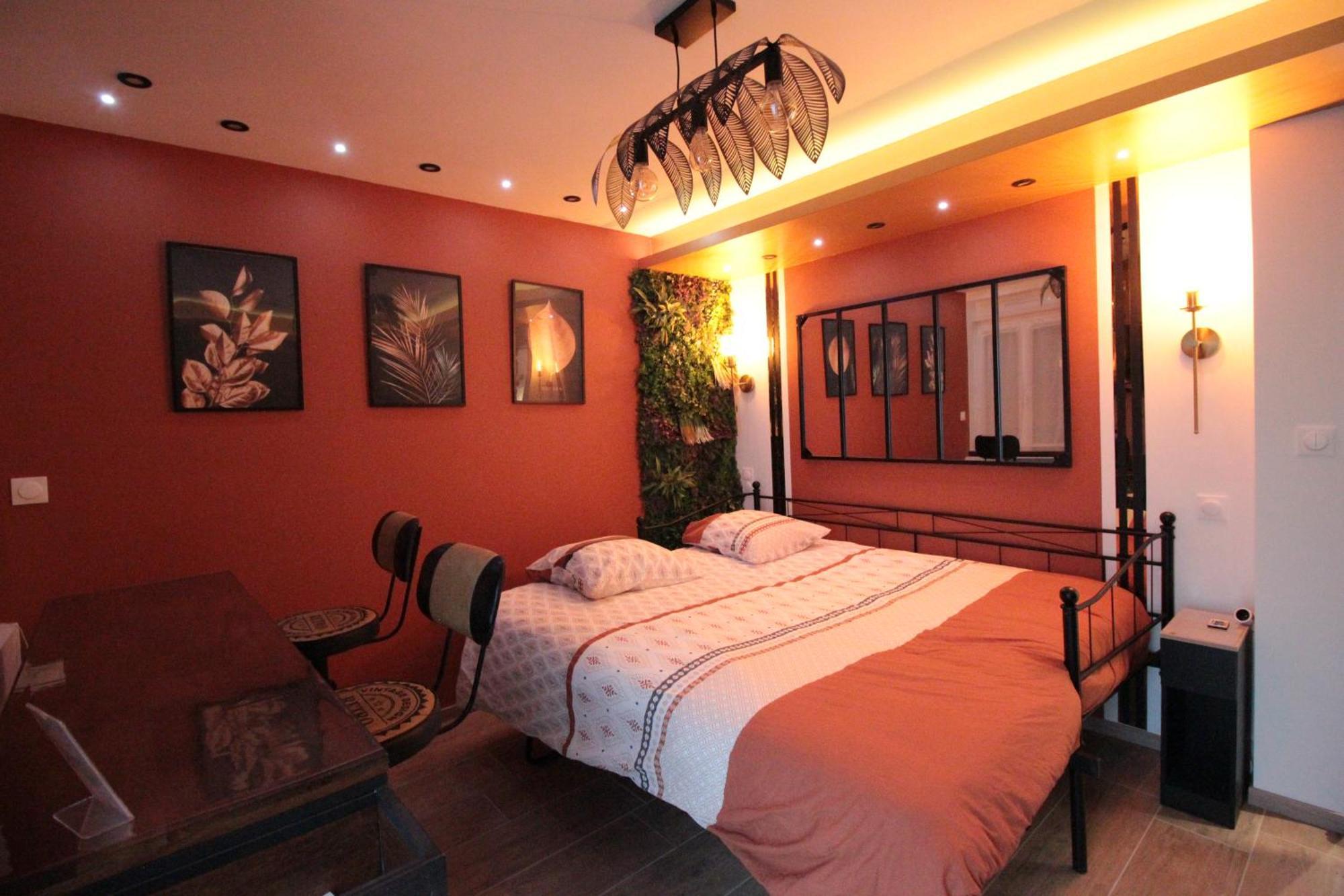 Luxury Studio, Rez De Chaussee, Parking Prive Video Surveillance, Canape Haute Qualite Convertible Couchage 2 Personnes, Centre Ville Proche, Restaurant, Boulangerie 2 Minutes A Pied, Terrasse - 800Metre Carre De Terrain - Gere Par Presta-Zen'Service Verdun-sur-Meuse Eksteriør bilde