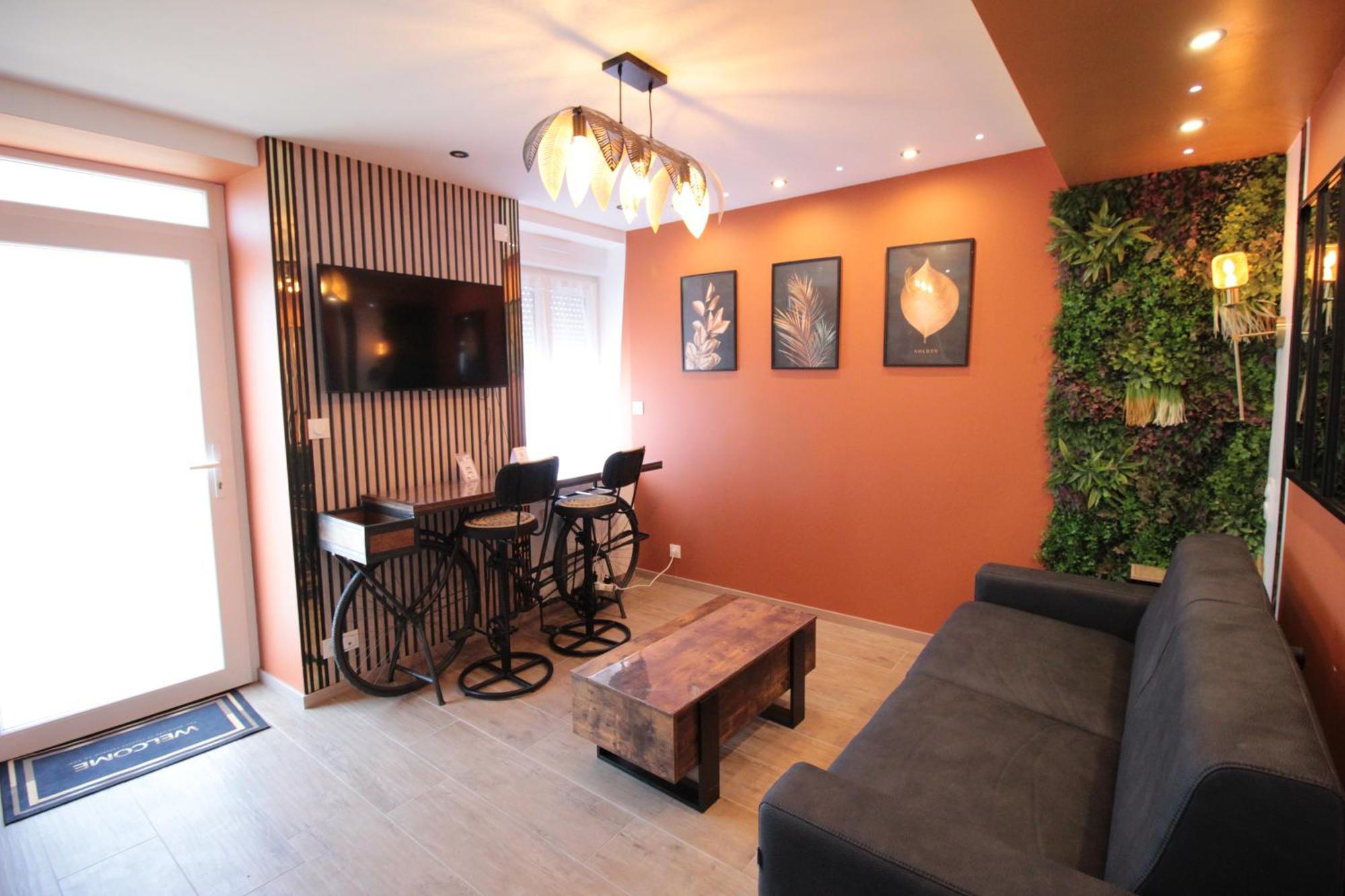 Luxury Studio, Rez De Chaussee, Parking Prive Video Surveillance, Canape Haute Qualite Convertible Couchage 2 Personnes, Centre Ville Proche, Restaurant, Boulangerie 2 Minutes A Pied, Terrasse - 800Metre Carre De Terrain - Gere Par Presta-Zen'Service Verdun-sur-Meuse Eksteriør bilde